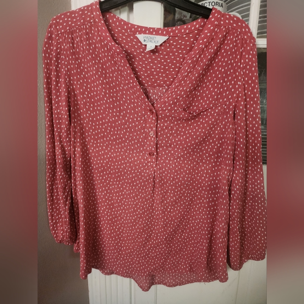 Market and Spruce, S, Coral and white top